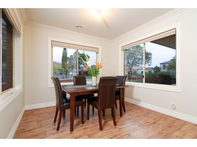 32 Champagne Grove, Narre Warren South VIC 3805