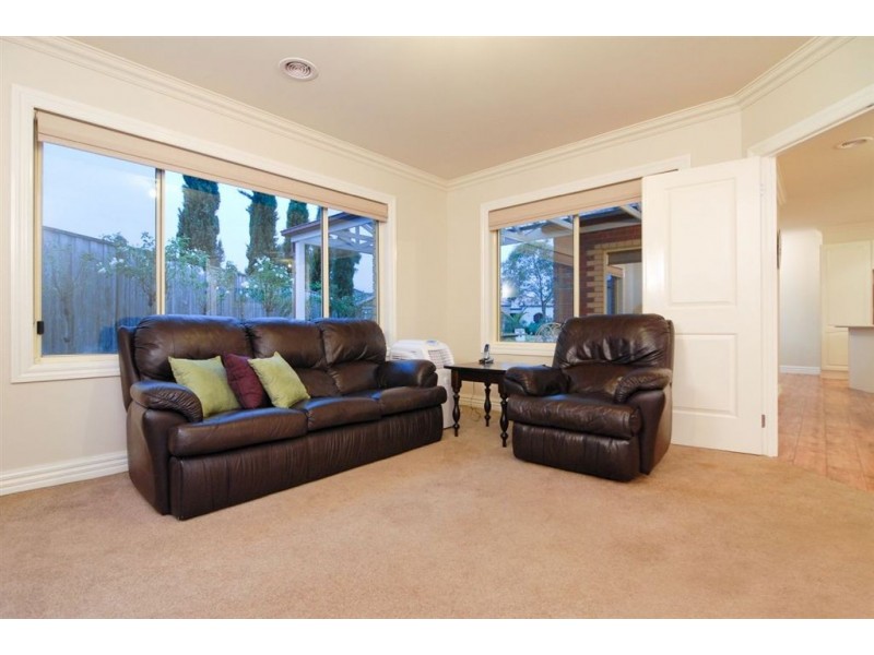 32 Champagne Grove, Narre Warren South VIC 3805