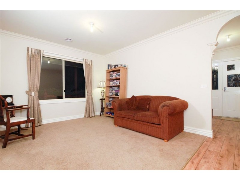 32 Champagne Grove, Narre Warren South VIC 3805