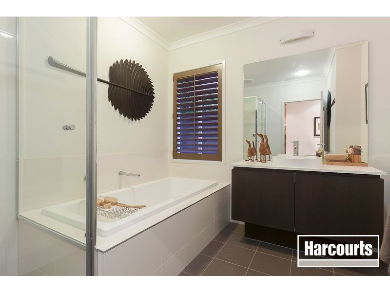 8 Biscay Grove, Lyndhurst VIC 3975