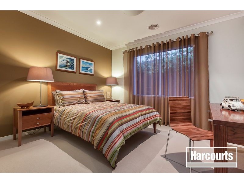 8 Biscay Grove, Lyndhurst VIC 3975