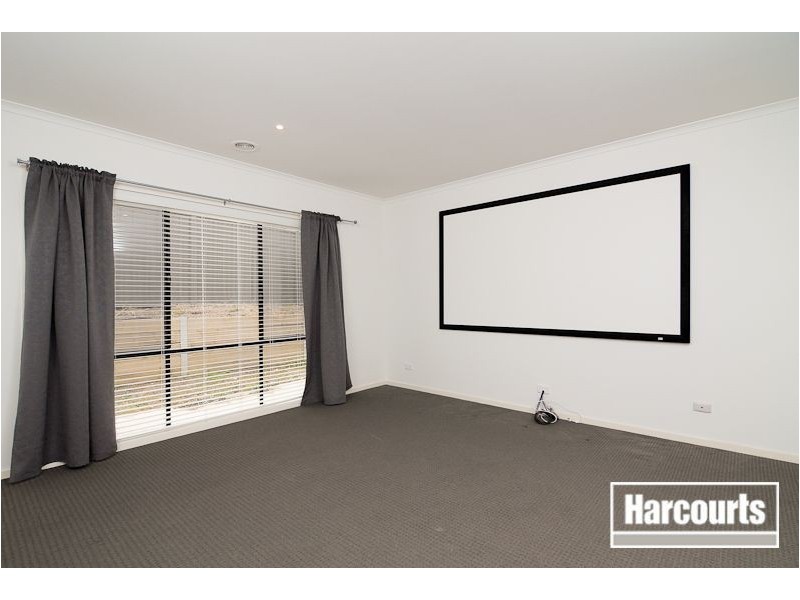 24 Nurture Avenue, Cranbourne North VIC 3977