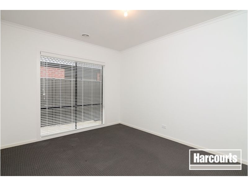 24 Nurture Avenue, Cranbourne North VIC 3977