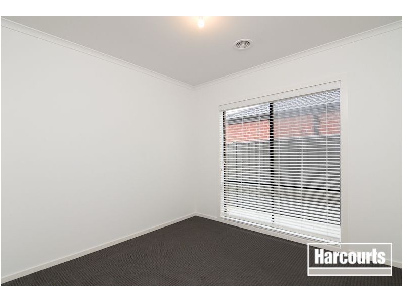 24 Nurture Avenue, Cranbourne North VIC 3977