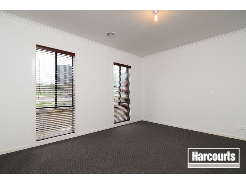 24 Nurture Avenue, Cranbourne North VIC 3977