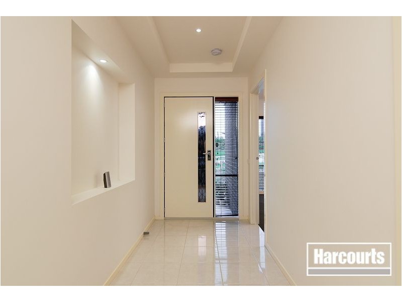 24 Nurture Avenue, Cranbourne North VIC 3977