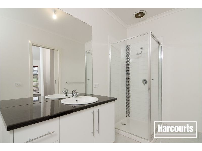 24 Nurture Avenue, Cranbourne North VIC 3977