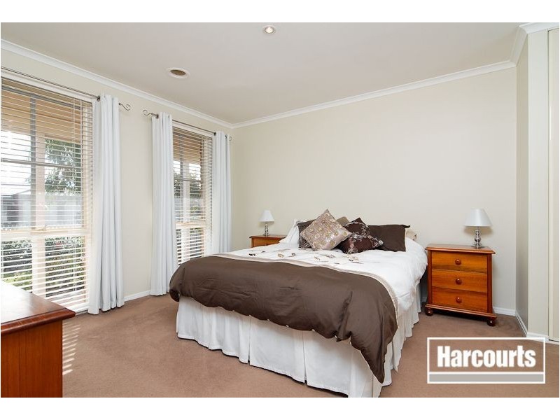 16 Meredith Close, Narre Warren South VIC 3805