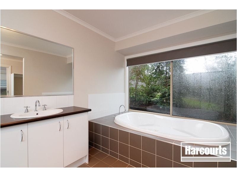 13 Ellesse Way, Berwick VIC 3806