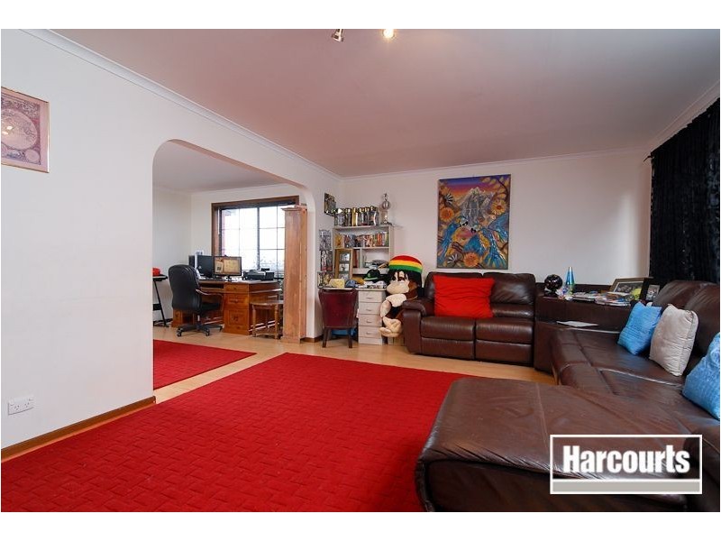 227 James Cook Drive, Endeavour Hills VIC 3802
