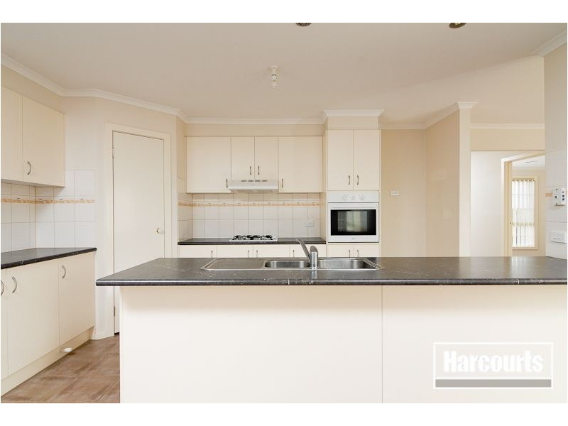 10 Oakgrove Drive, Narre Warren South VIC 3805