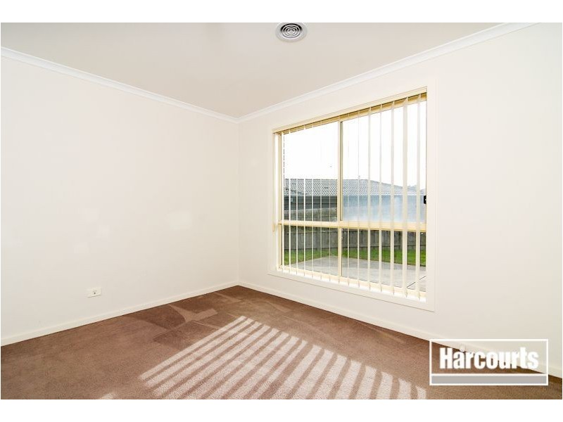 10 Oakgrove Drive, Narre Warren South VIC 3805