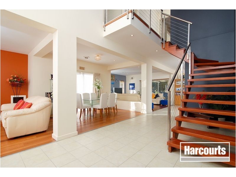 33 Cunneen Crescent, Berwick VIC 3806