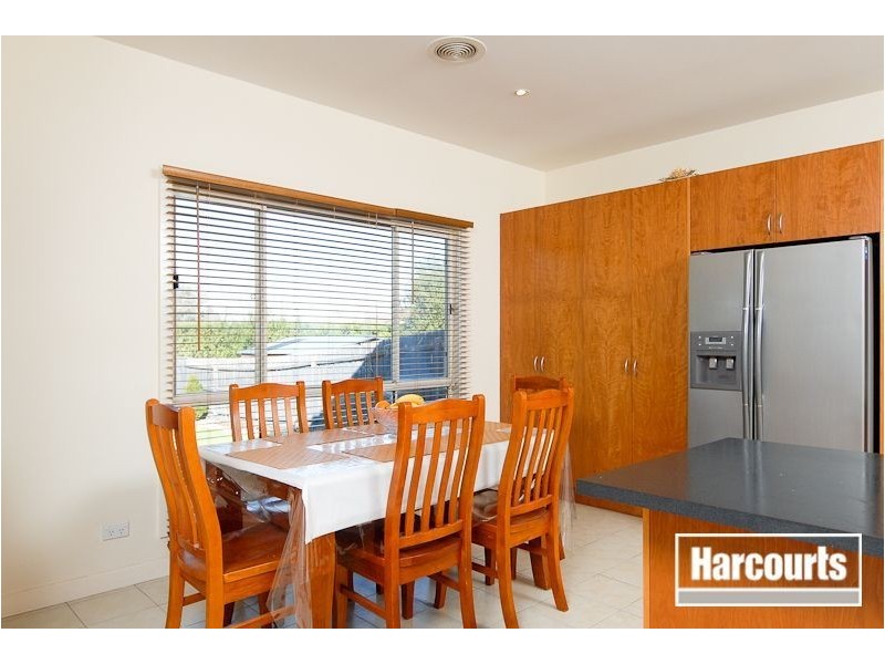 33 Cunneen Crescent, Berwick VIC 3806