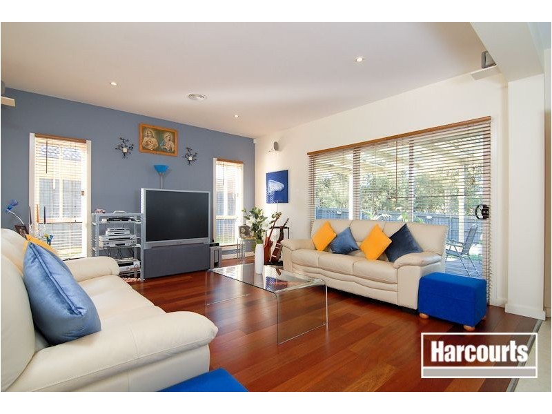 33 Cunneen Crescent, Berwick VIC 3806