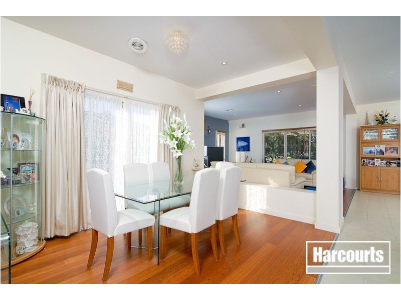 33 Cunneen Crescent, Berwick VIC 3806