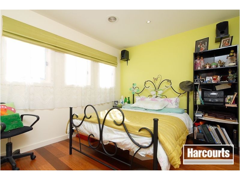 33 Cunneen Crescent, Berwick VIC 3806