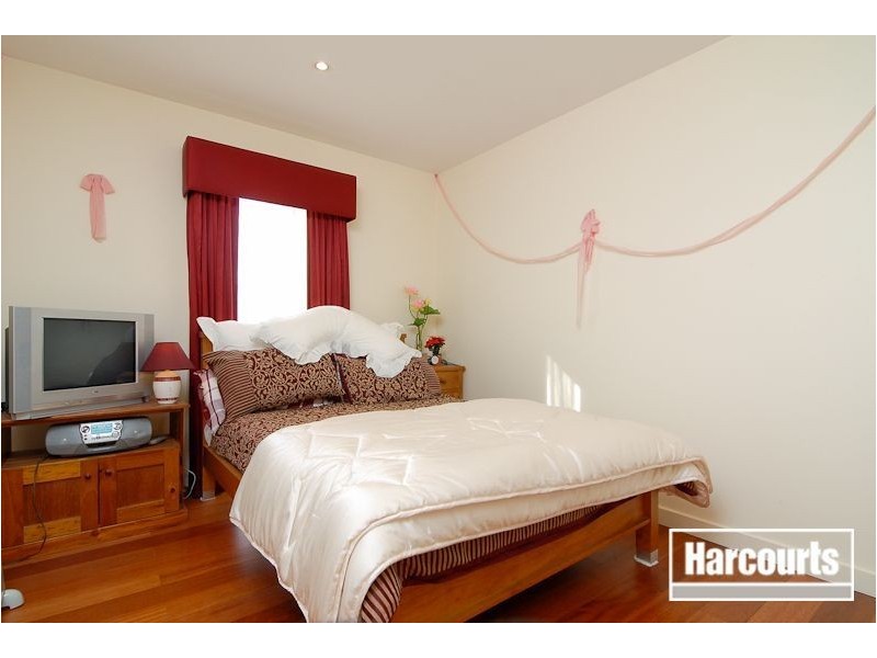 33 Cunneen Crescent, Berwick VIC 3806