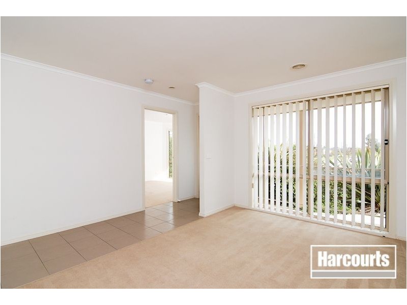 11 Robusta Ave, Cranbourne VIC 3977