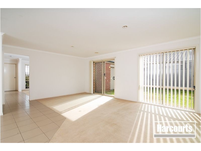 11 Robusta Ave, Cranbourne VIC 3977