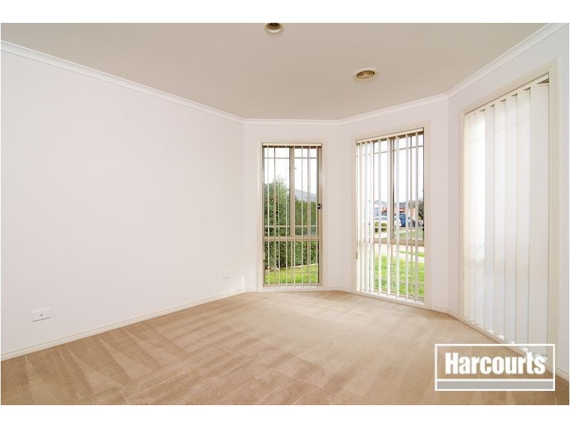 11 Robusta Ave, Cranbourne VIC 3977