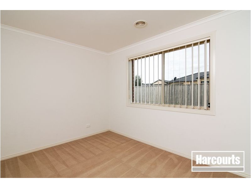 11 Robusta Ave, Cranbourne VIC 3977