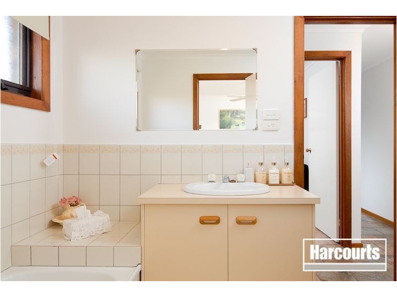 24 Weeden Crescent, Hallam VIC 3803