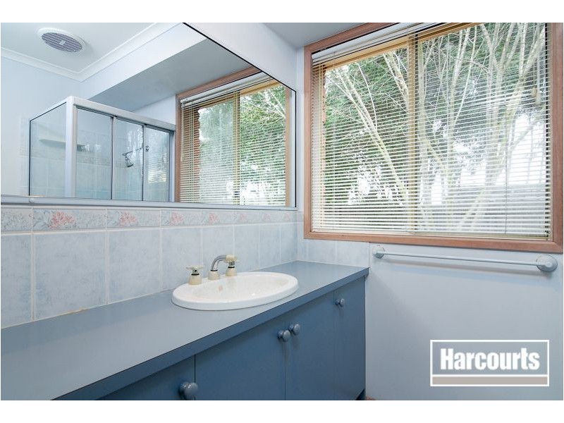 24 Cottswold Avenue, Narre Warren VIC 3805