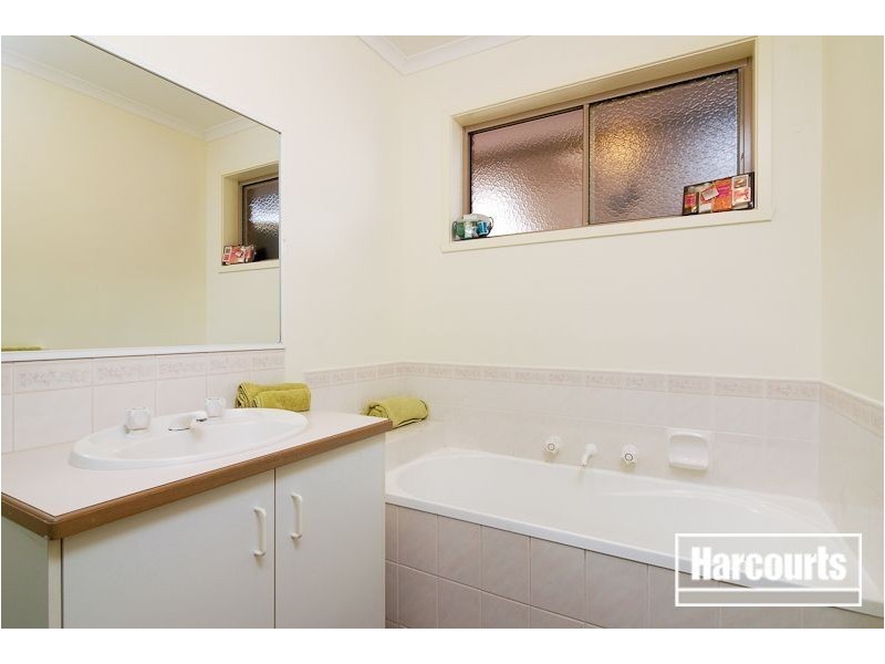 29 Cottswold Ave, Narre Warren VIC 3805