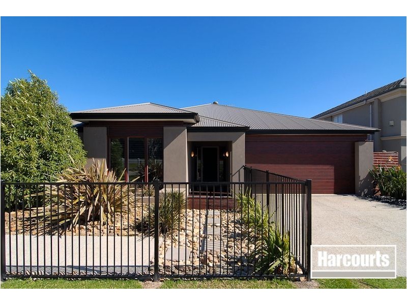 12 Baddeley Circuit, Cranbourne North VIC 3977