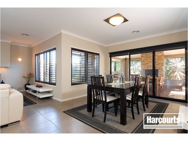 12 Baddeley Circuit, Cranbourne North VIC 3977