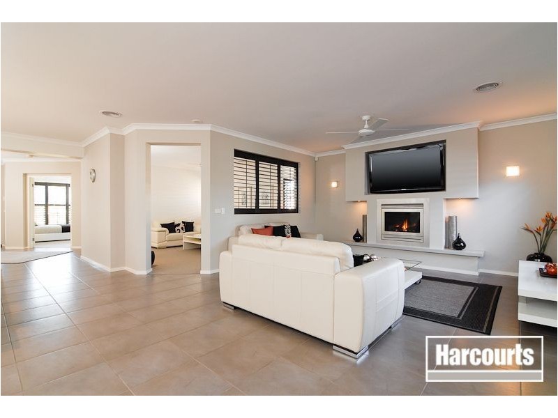 12 Baddeley Circuit, Cranbourne North VIC 3977