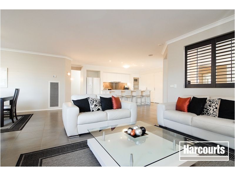 12 Baddeley Circuit, Cranbourne North VIC 3977