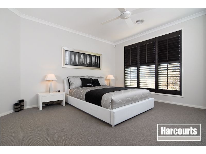 12 Baddeley Circuit, Cranbourne North VIC 3977