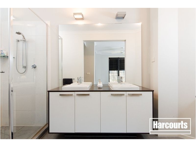 12 Baddeley Circuit, Cranbourne North VIC 3977