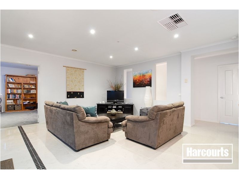 28 Olive Road, Lynbrook VIC 3975