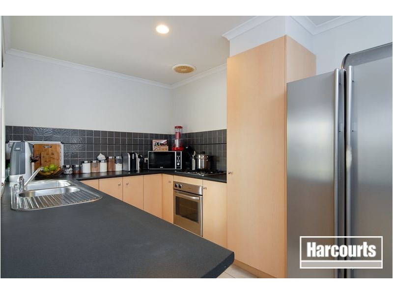 8 Grenfell Rise, Narre Warren South VIC 3805
