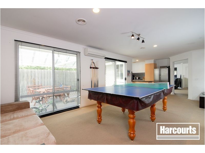 8 Grenfell Rise, Narre Warren South VIC 3805