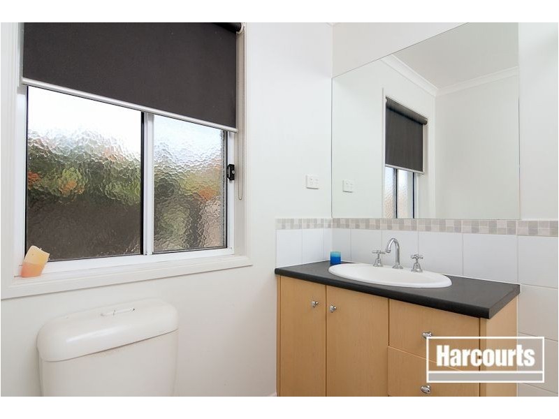 8 Grenfell Rise, Narre Warren South VIC 3805