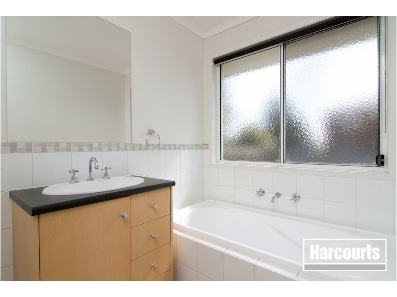 8 Grenfell Rise, Narre Warren South VIC 3805