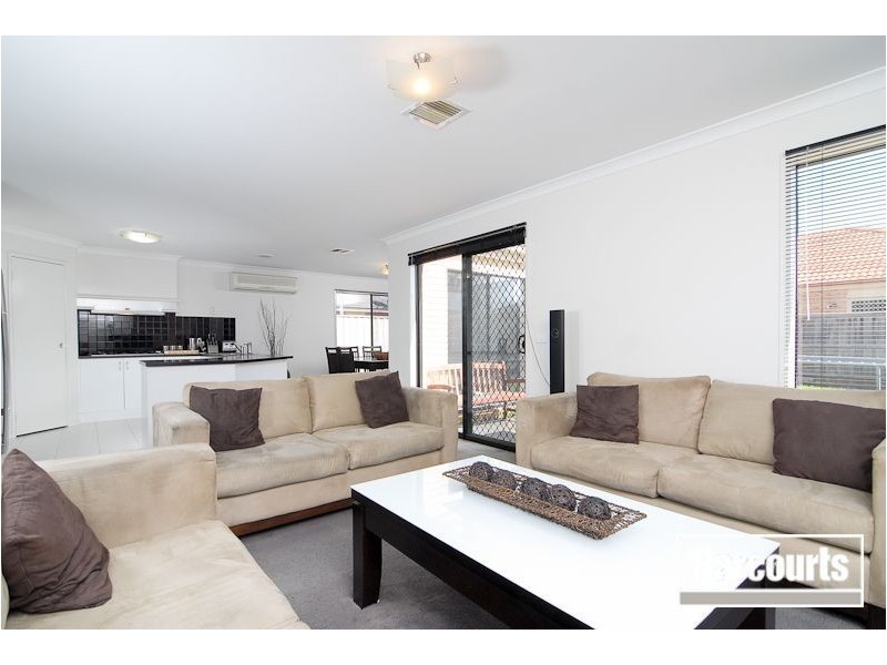 37 Chatswood Dve, Narre Warren South VIC 3805