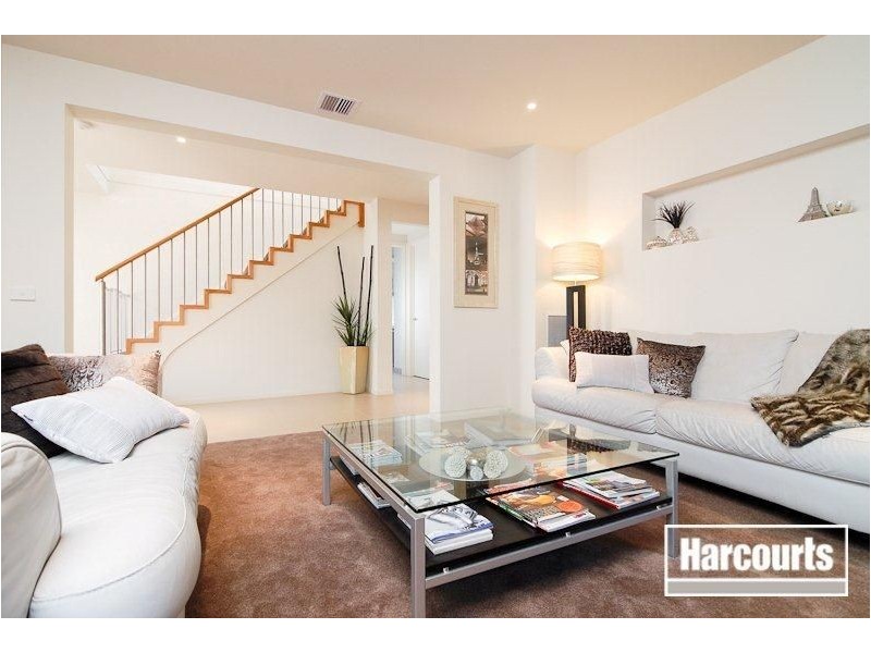 11 Greenfield Court, Cranbourne North VIC 3977