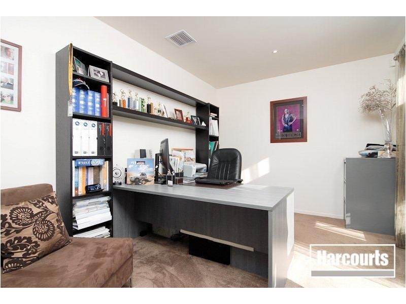 11 Greenfield Court, Cranbourne North VIC 3977