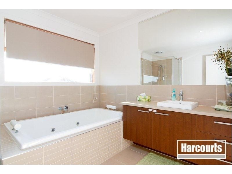 11 Greenfield Court, Cranbourne North VIC 3977