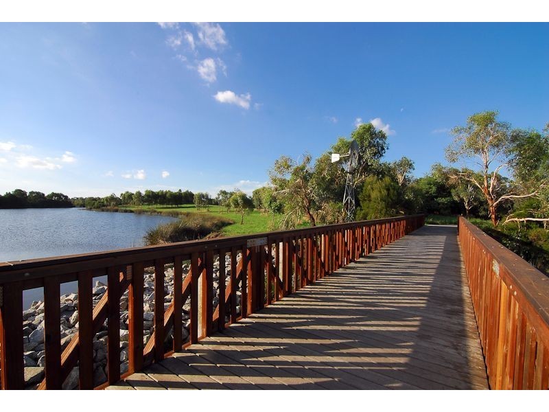 1 Glenmaggie Close, Berwick VIC 3806