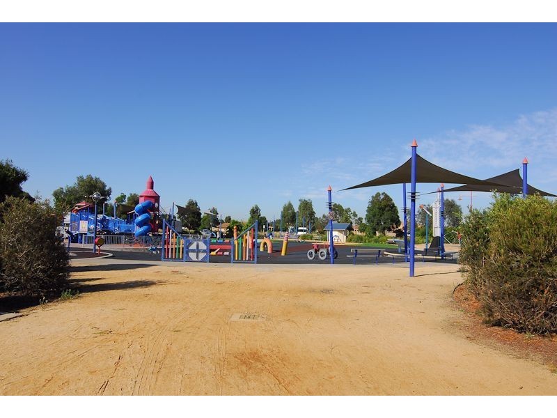 1 Glenmaggie Close, Berwick VIC 3806