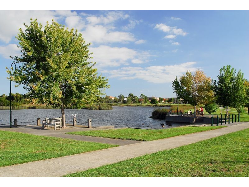 1 Glenmaggie Close, Berwick VIC 3806