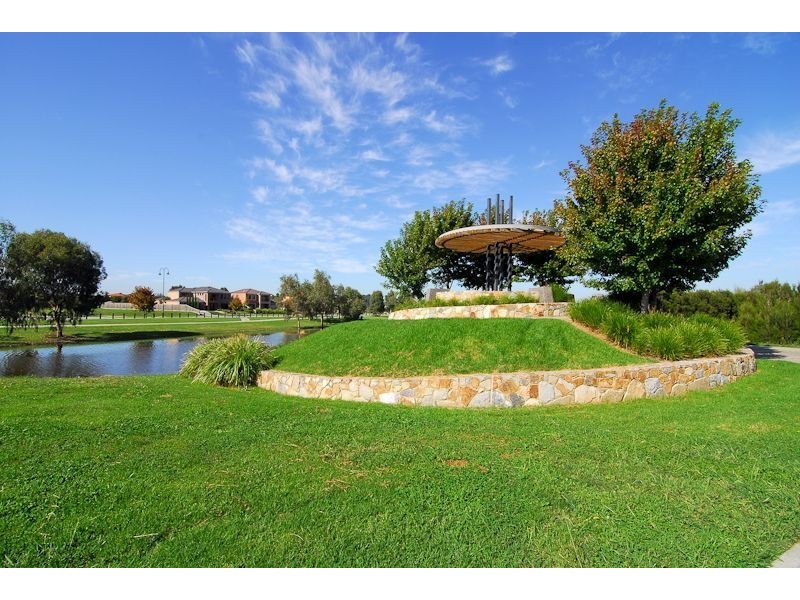 1 Glenmaggie Close, Berwick VIC 3806