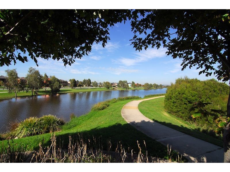 1 Glenmaggie Close, Berwick VIC 3806