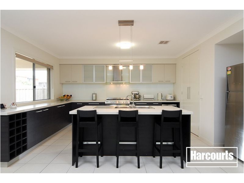 4 Sierra Boulevard, Cranbourne North VIC 3977